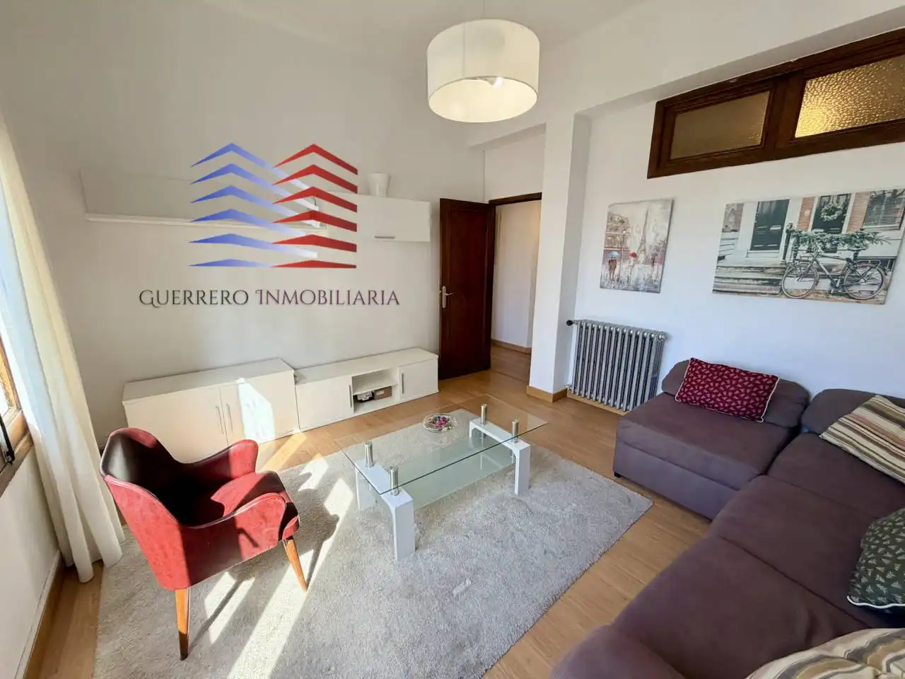Sala d'estar de Apartament de lloguer en O Carballiño   amb Calefacció, Parquet i Moblat