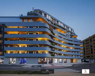 Vista exterior de Apartament en venda en León Capital  amb Calefacció, Terrassa i Traster