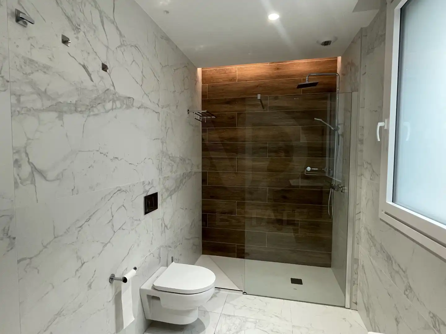 Badezimmer von Wohnung zur Miete in León Capital  mit Klimaanlage und Heizung