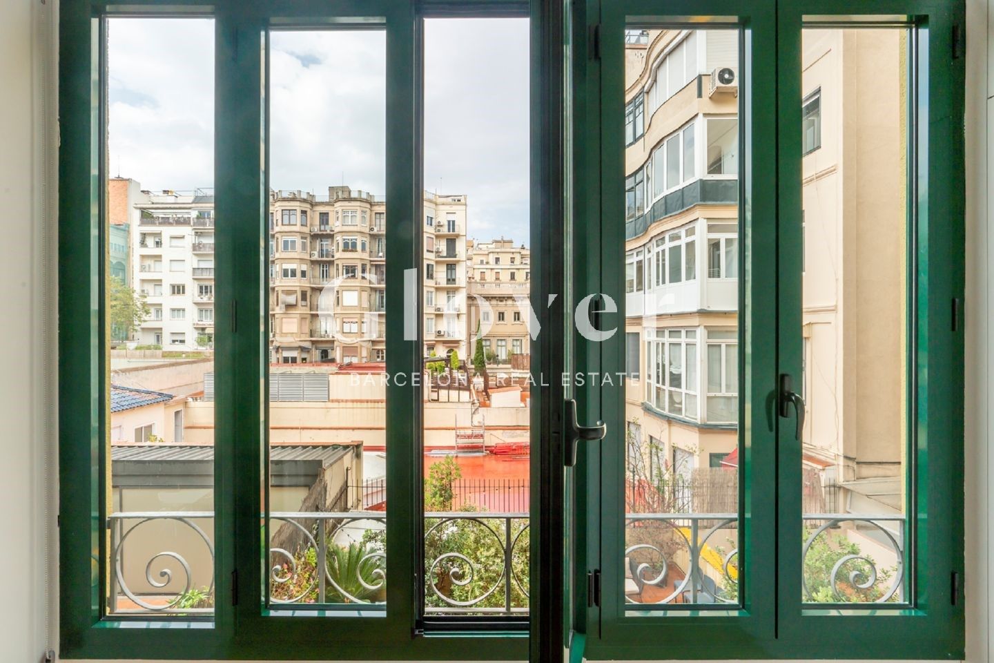 Exterior view of Flat to rent in  Barcelona Capital  with Air Conditioner and Heating