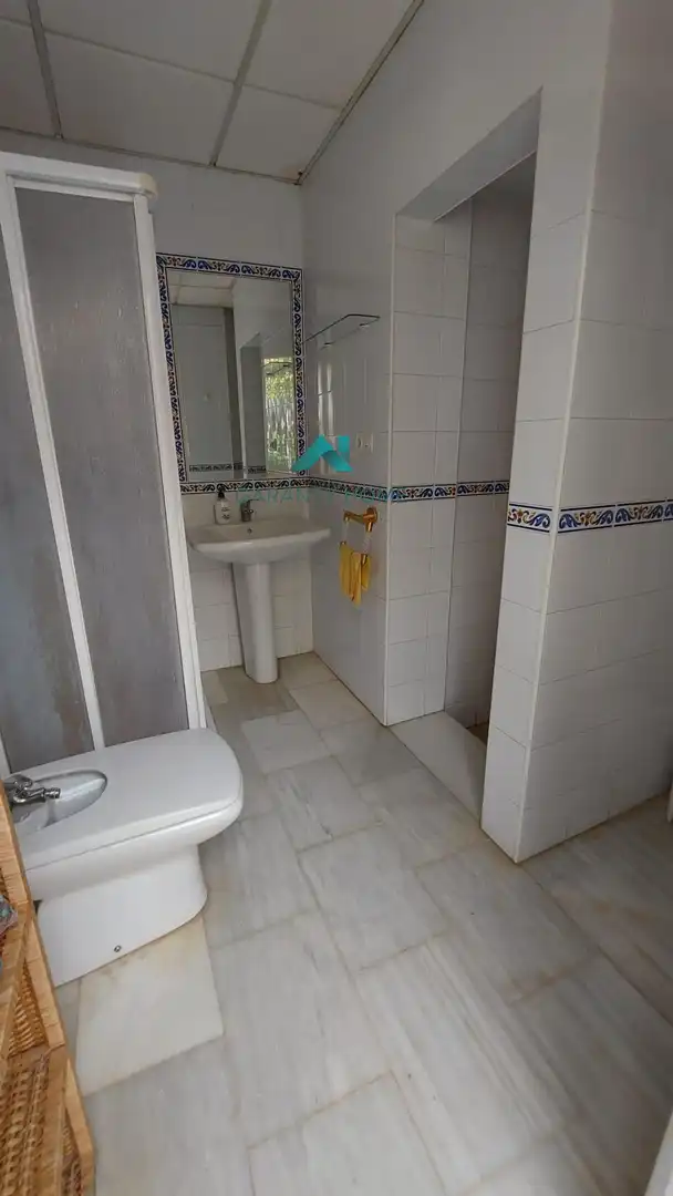 Bany de Casa o xalet en venda en Dos Hermanas amb Aire condicionat, Jardí privat i Traster