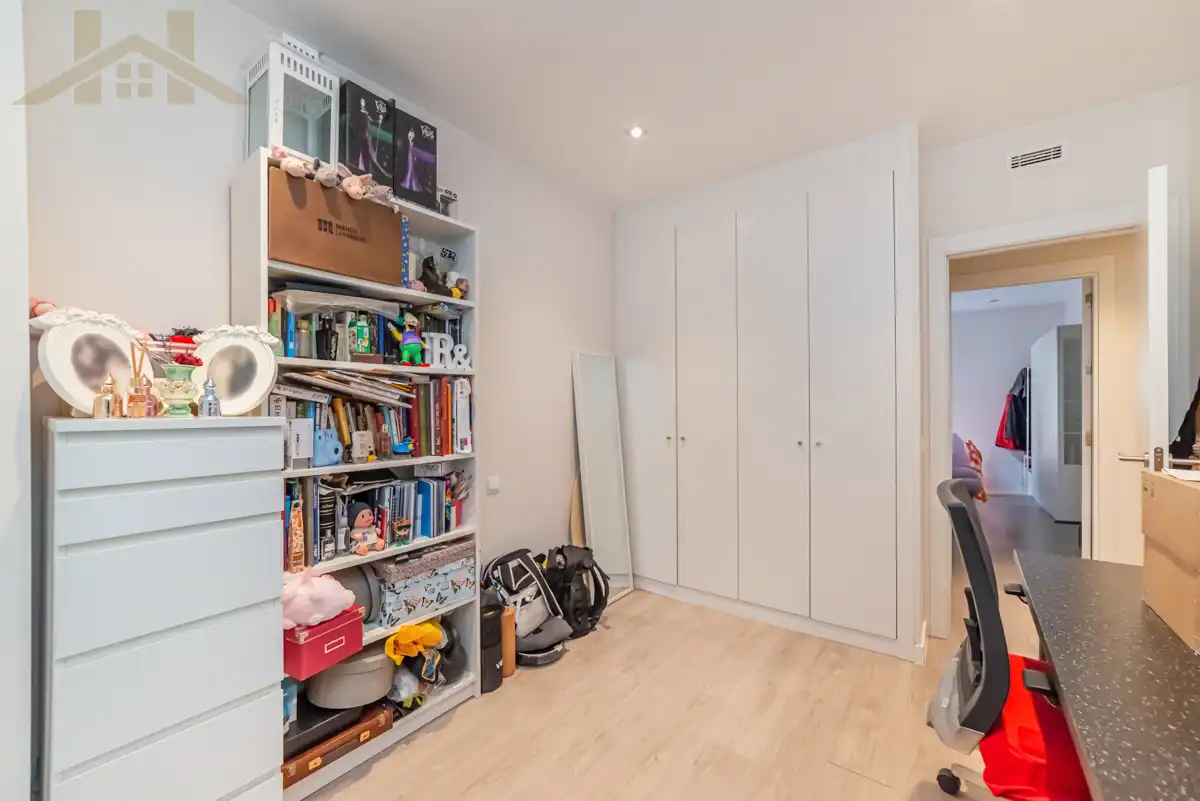 Bedroom of Flat for sale in Móstoles  with Air Conditioner, Heating and Storage room