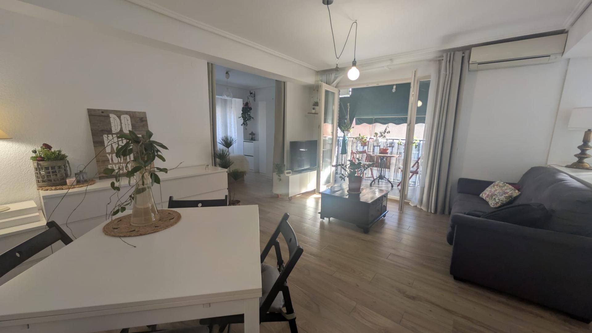 Living room of Flat to rent in  Valencia Capital  with Air Conditioner and Balcony