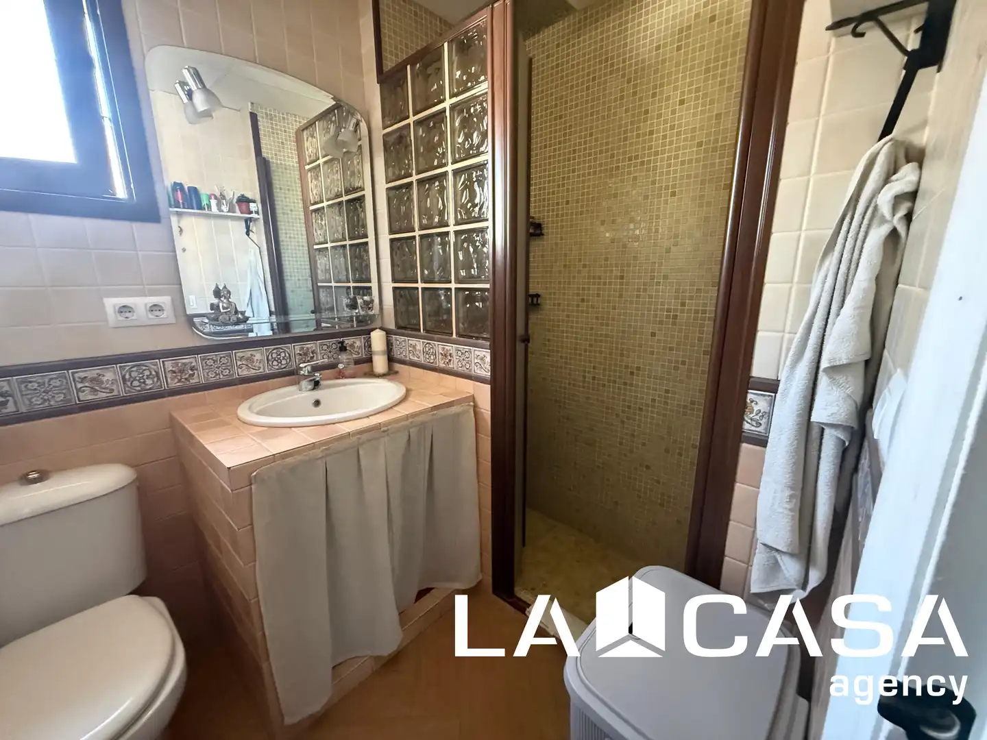 Bathroom of Detached homes for sale in Dos Hermanas  with Air Conditioner, Terrace and Storage room