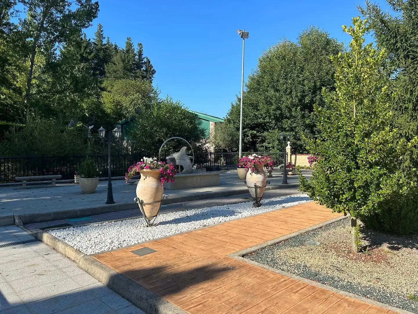 Vista exterior de Casa o xalet en venda en Ponferrada amb Jardí privat i Moblat