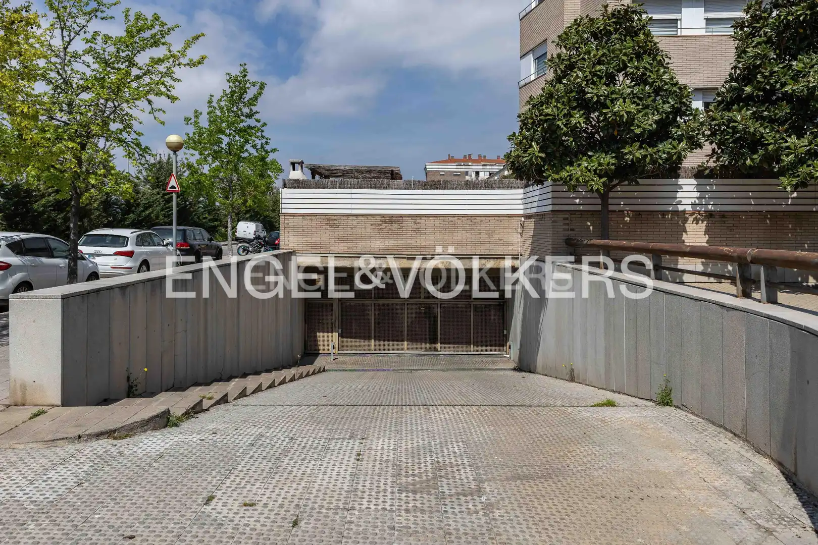 Exterior view of Flat for sale in Sant Joan Despí  with Air Conditioner, Heating and Terrace