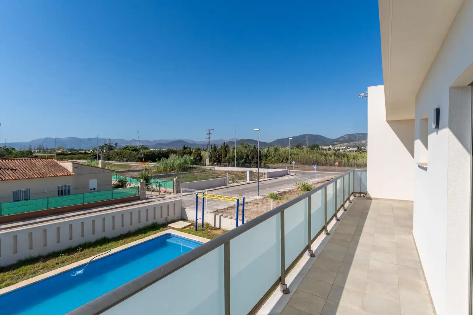 Piscina de Casa o xalet en venda en Oliva amb Aire condicionat, Jardí privat i Terrassa
