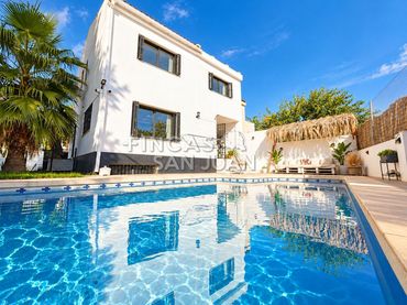 Detached house with pool for sale in Centro