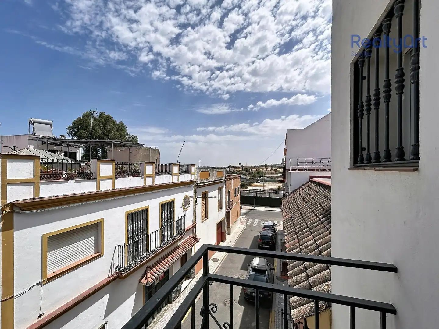 Vista exterior de Casa o xalet en venda en Sevilla amb Aire condicionat, Terrassa i Balcó