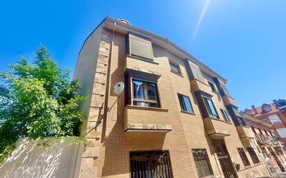 Vista exterior de Àtic en venda en Fuenlabrada amb Aire condicionat, Terrassa i Traster