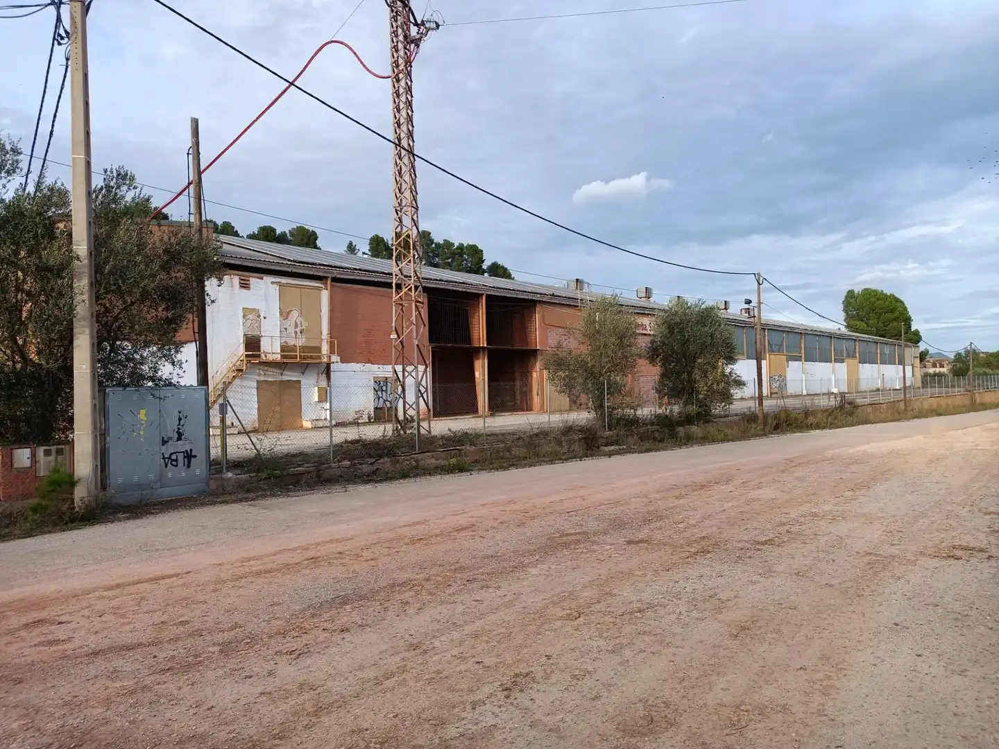 Vista exterior de Nau industrial de lloguer en Castellolí
