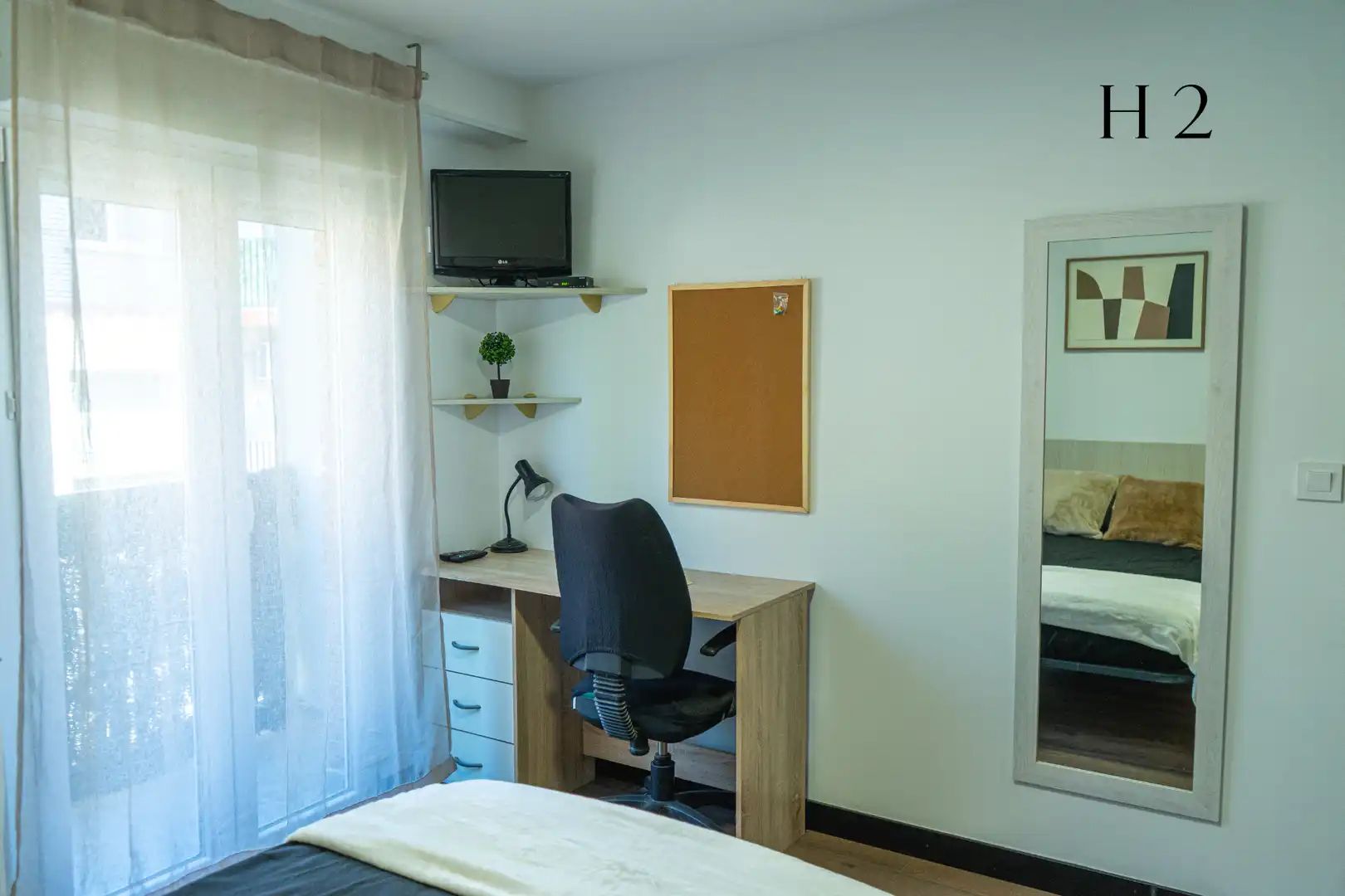 Bedroom of Flat for share in Zaragoza  with Air Conditioner, Heating and Private garden