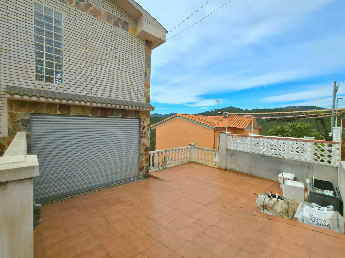 Terrassa de Casa o xalet en venda en Sant Andreu de la Barca amb Aire condicionat, Calefacció i Jardí privat