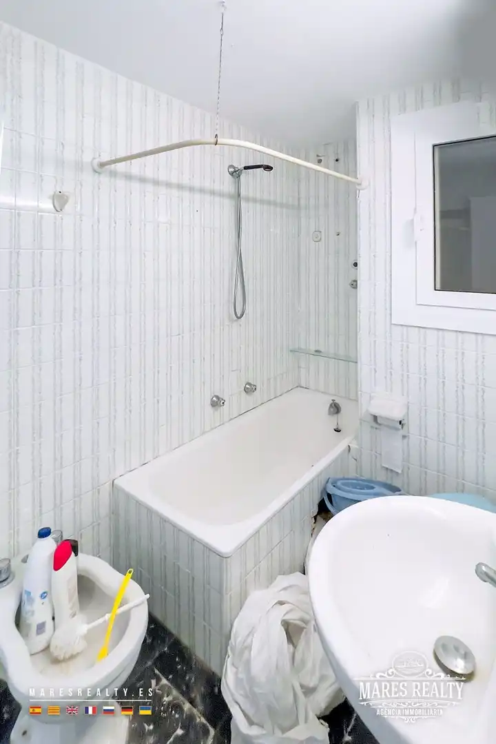 Badezimmer von Wohnung zum Verkauf in Lloret de Mar mit Heizung und Haustechnik