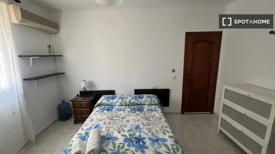 Habitación de Piso para compartir en Málaga con Aire acondicionado, Calefacción y Amueblado