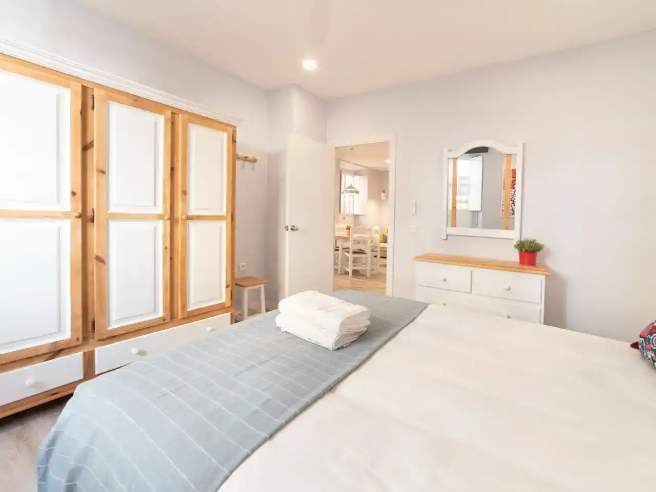 Dormitori de Apartament de lloguer en  Sevilla Capital amb Aire condicionat i Balcó