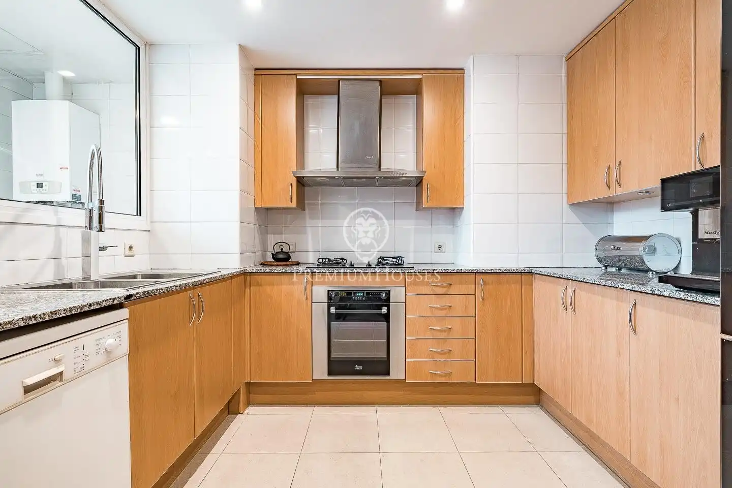 Kitchen of Flat for sale in Esplugues de Llobregat  with Air Conditioner, Heating and Private garden