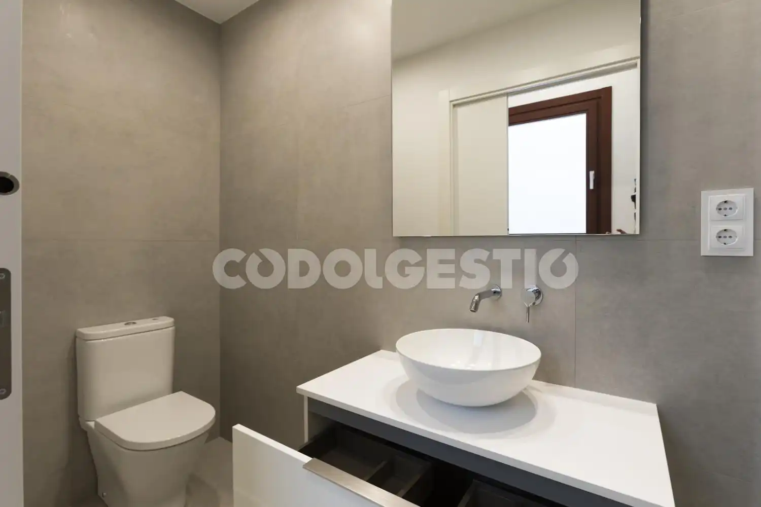 Baño de Piso de alquiler en Vic con Balcón