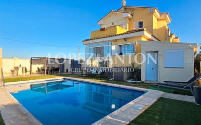 Vista exterior de Casa o xalet en venda en La Pobla de Vallbona amb Aire condicionat, Calefacció i Jardí privat