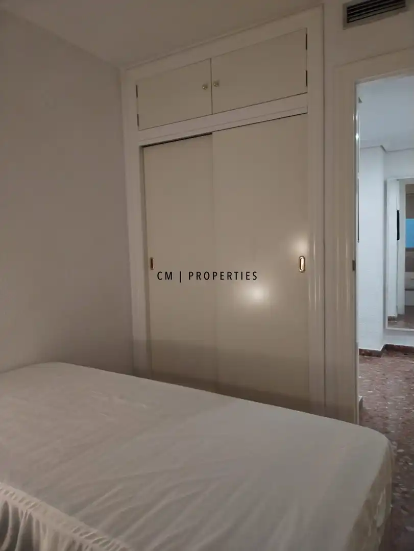 Schlafzimmer von Wohnung zur untervermieten in Valencia mit Klimaanlage, Heizung und Möbliert