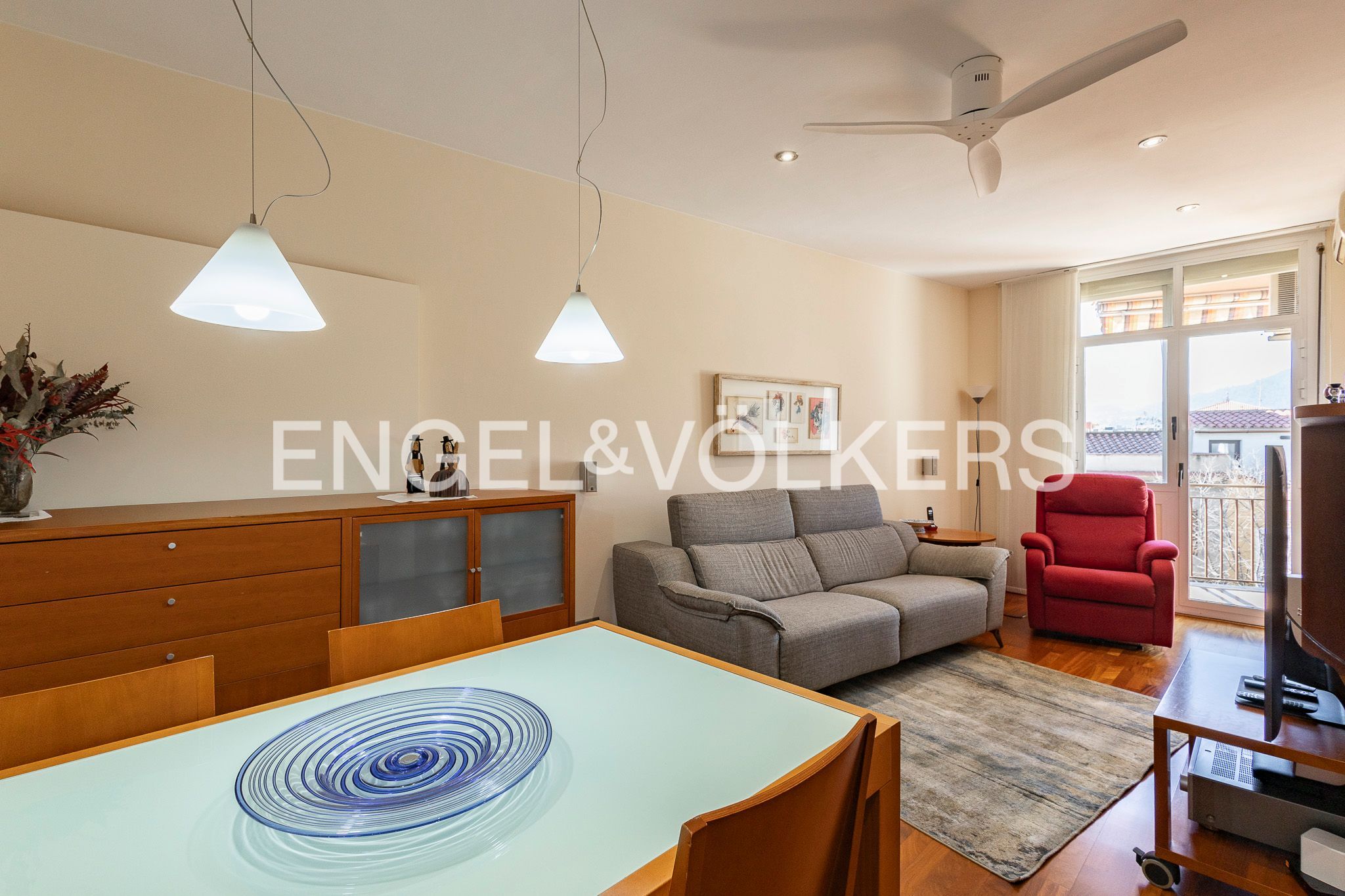 Living room of Flat for sale in Sant Feliu de Llobregat  with Air Conditioner, Heating and Parquet flooring