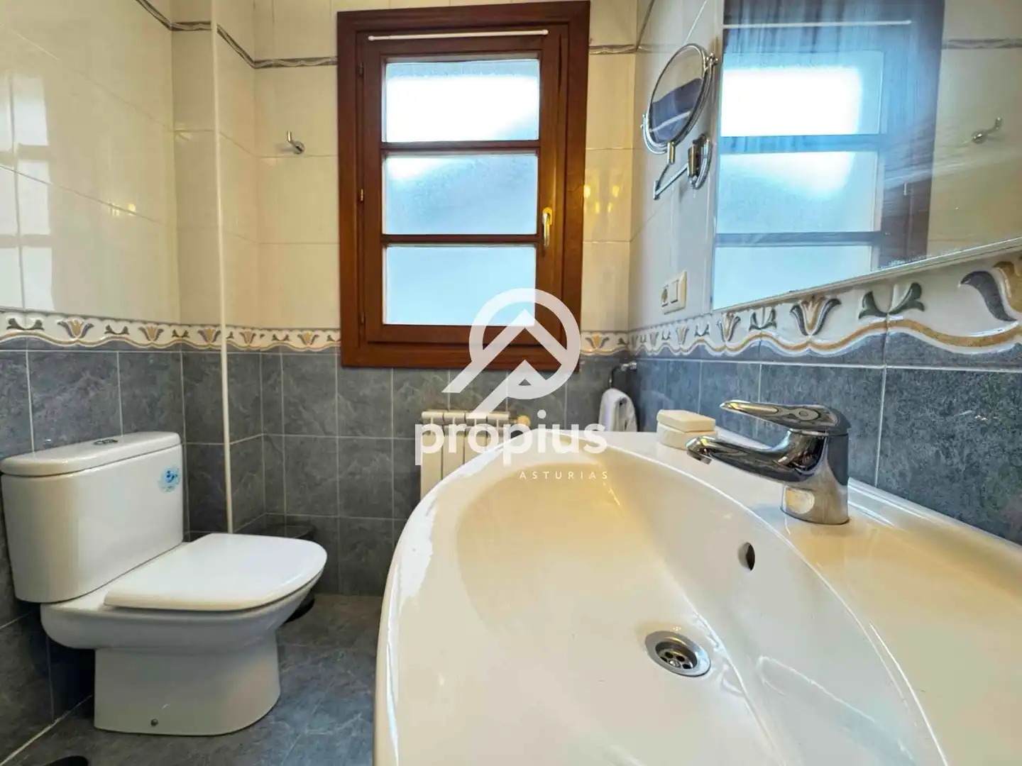Baño de Piso en venta en Llanes con Calefacción, Parquet y Trastero