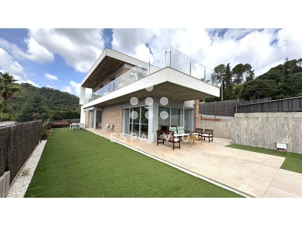 Vista exterior de Casa o xalet en venda en Matadepera amb Aire condicionat, Calefacció i Jardí privat