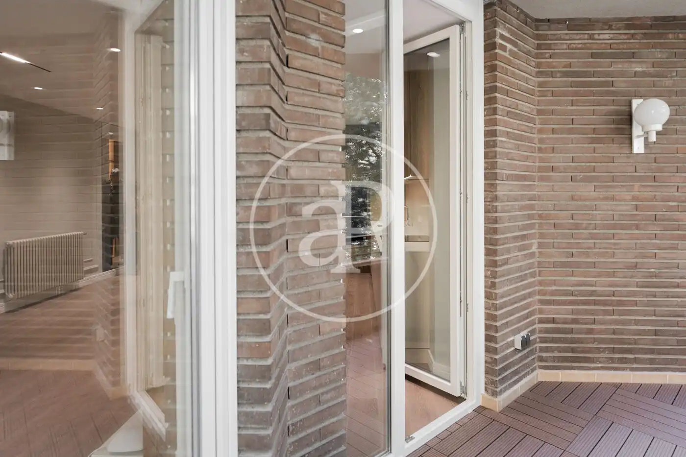 Wohnung zum Verkauf in Barcelona mit Klimaanlage, Heizung und Balkon