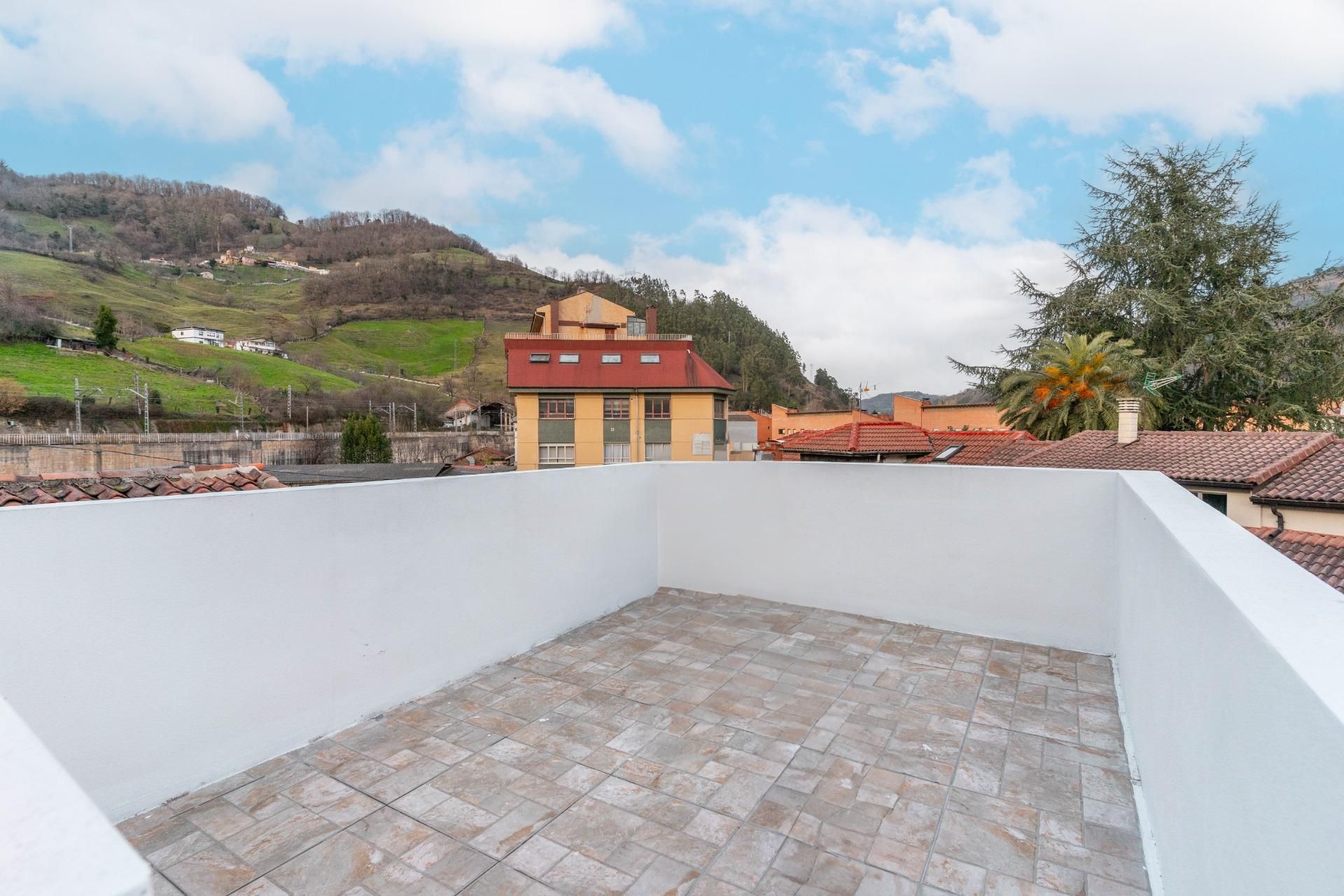Terraza de Casa adosada en venta en Mieres (Asturias) con Terraza, Trastero y Amueblado