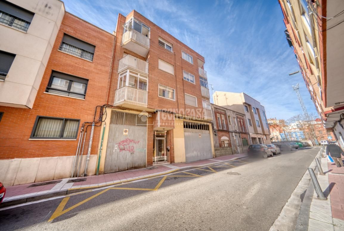 Exterior view of Flat for sale in Valladolid Capital  with Heating and Terrace