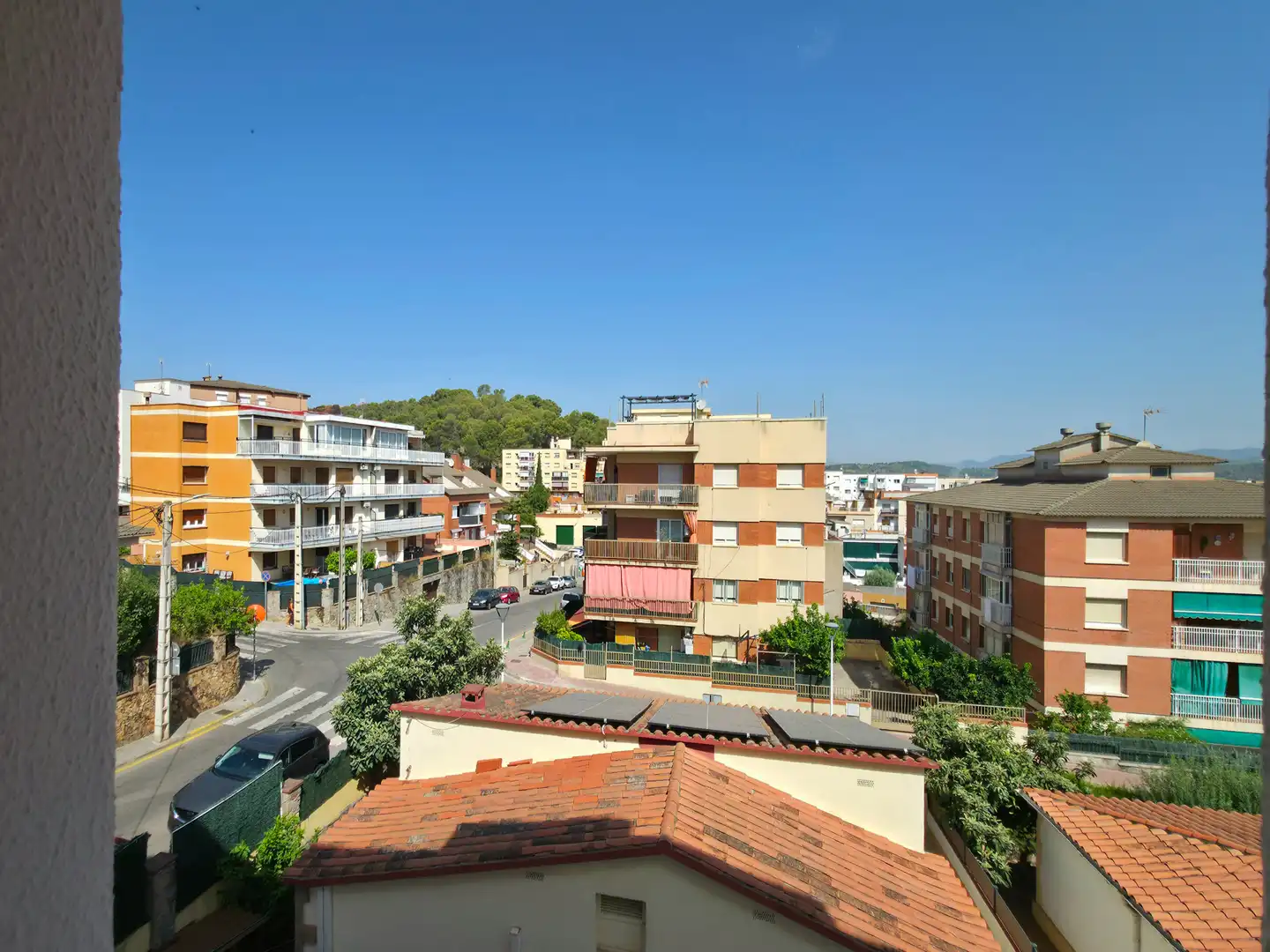 Vista exterior de Piso en venta en Sant Andreu de la Barca con Terraza, Horno y Balcón