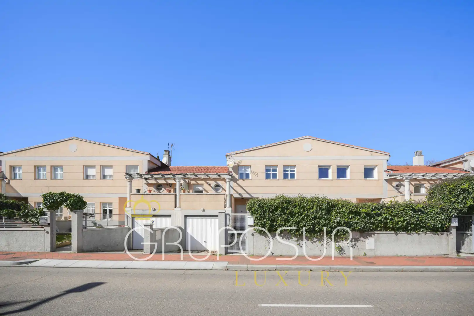 Vista exterior de Casa adosada en venta en Arroyo de la Encomienda con Calefacción, Jardín privado y Parquet