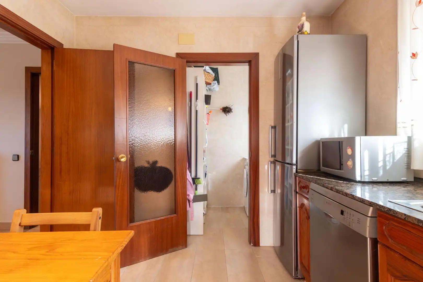 Küche von Einfamilien-Reihenhaus zum Verkauf in Santa Perpètua de Mogoda mit Klimaanlage, Heizung und Abstellraum