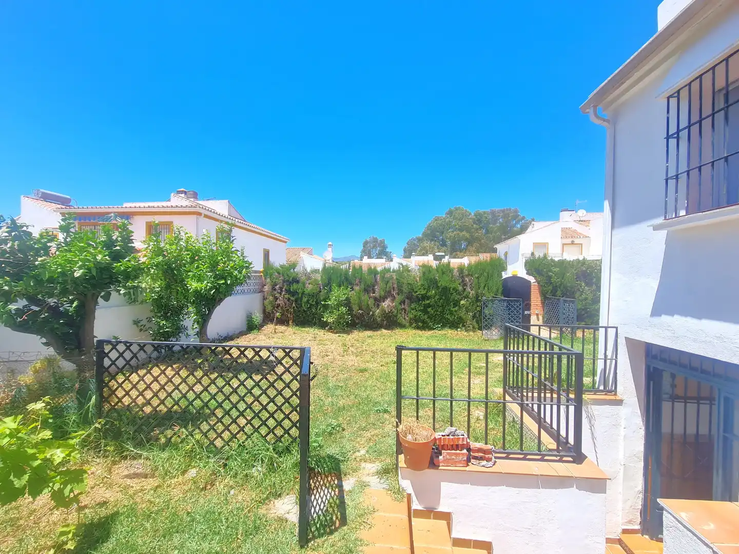 Jardí de Casa adosada en venda en Estepona amb Aire condicionat, Jardí privat i Terrassa