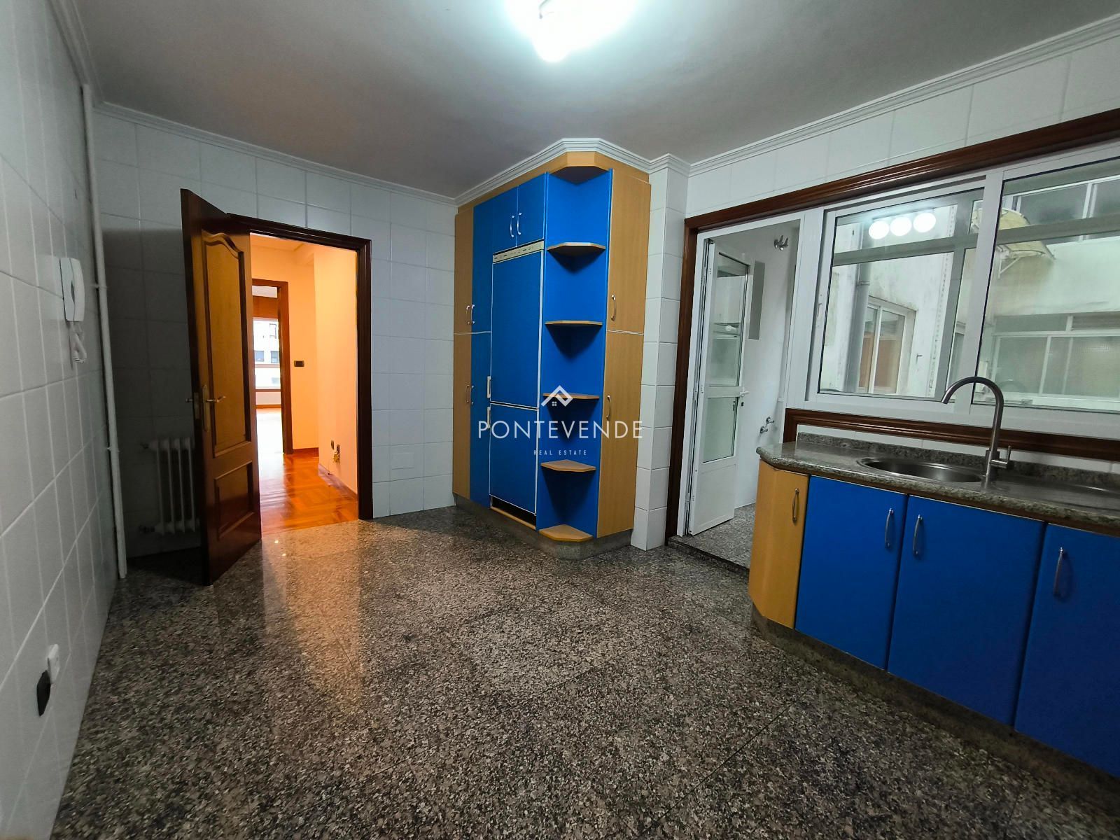 Flat to rent in GARCÍA BARBÓN, Centro - Areal, Centro Urbano