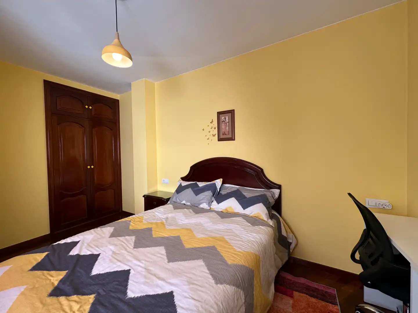 Bedroom of Flat for rent in Santiago de Compostela   with Heating, Parquet flooring and Furnished