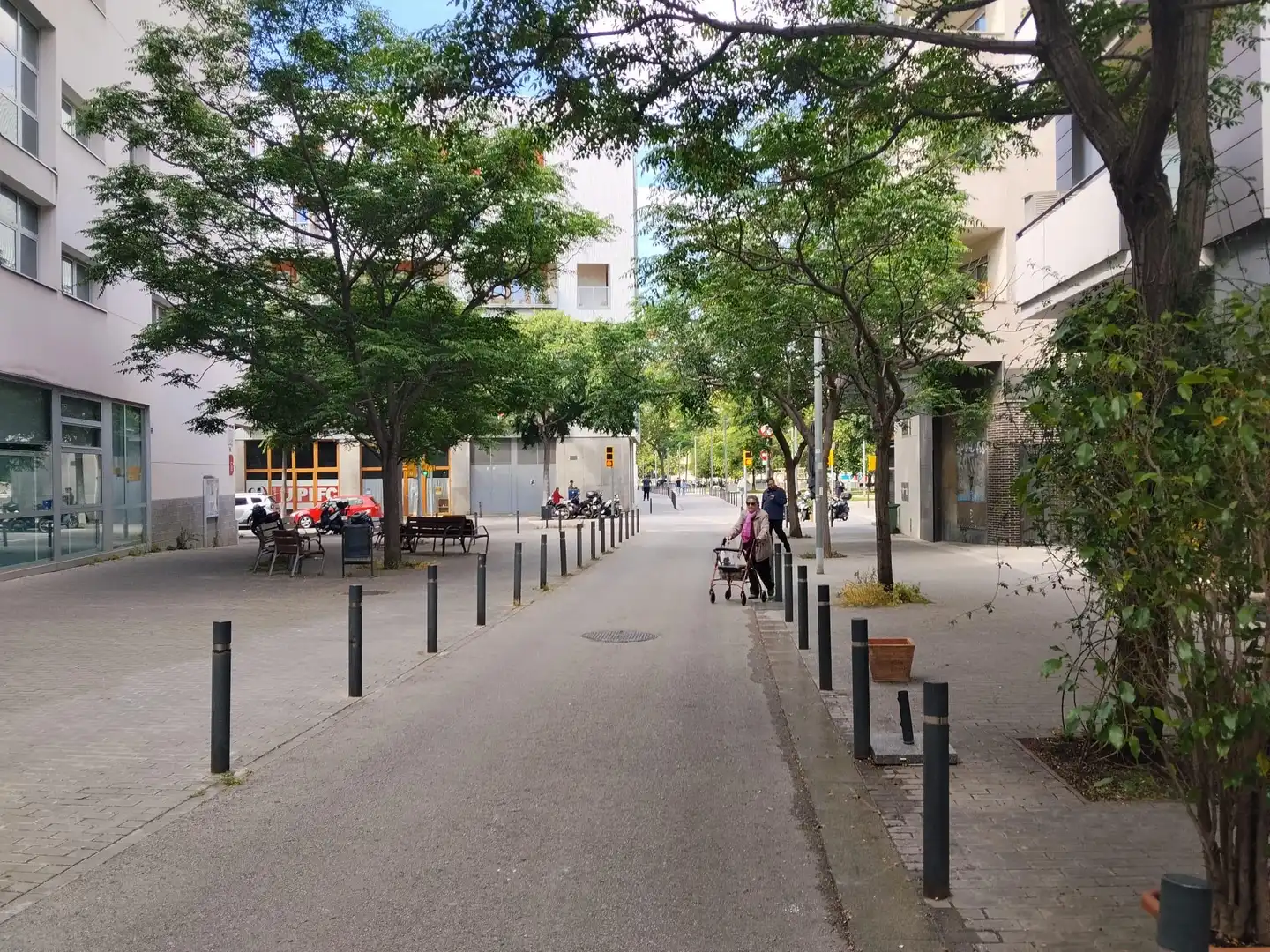 Außenansicht von Garage zum Verkauf in Barcelona