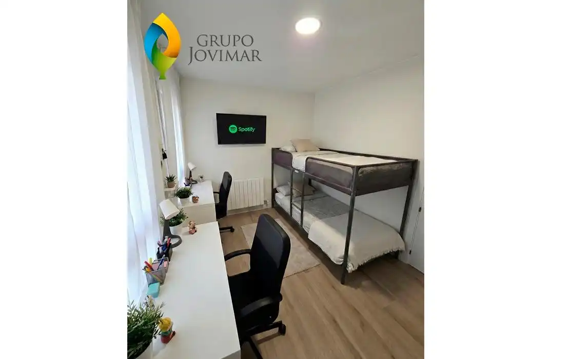 Dormitori de Pis per a compartir en Granada amb Aire condicionat, Jardí privat i Terrassa
