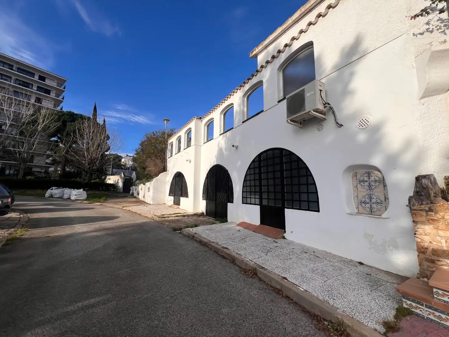 Vista exterior de Edificio en venta en Castell d'Aro, Platja d'Aro i s'Agaró con Piscina comunitaria
