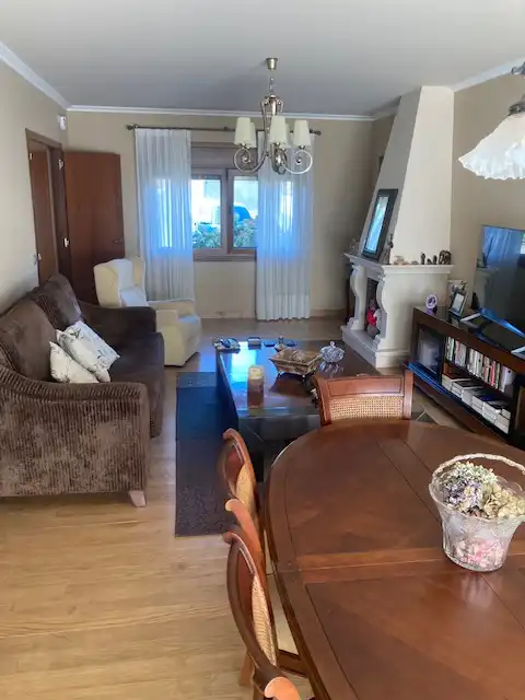 Sala de estar de Casa o chalet en venta en Carballo con Calefacción, Jardín privado y Parquet