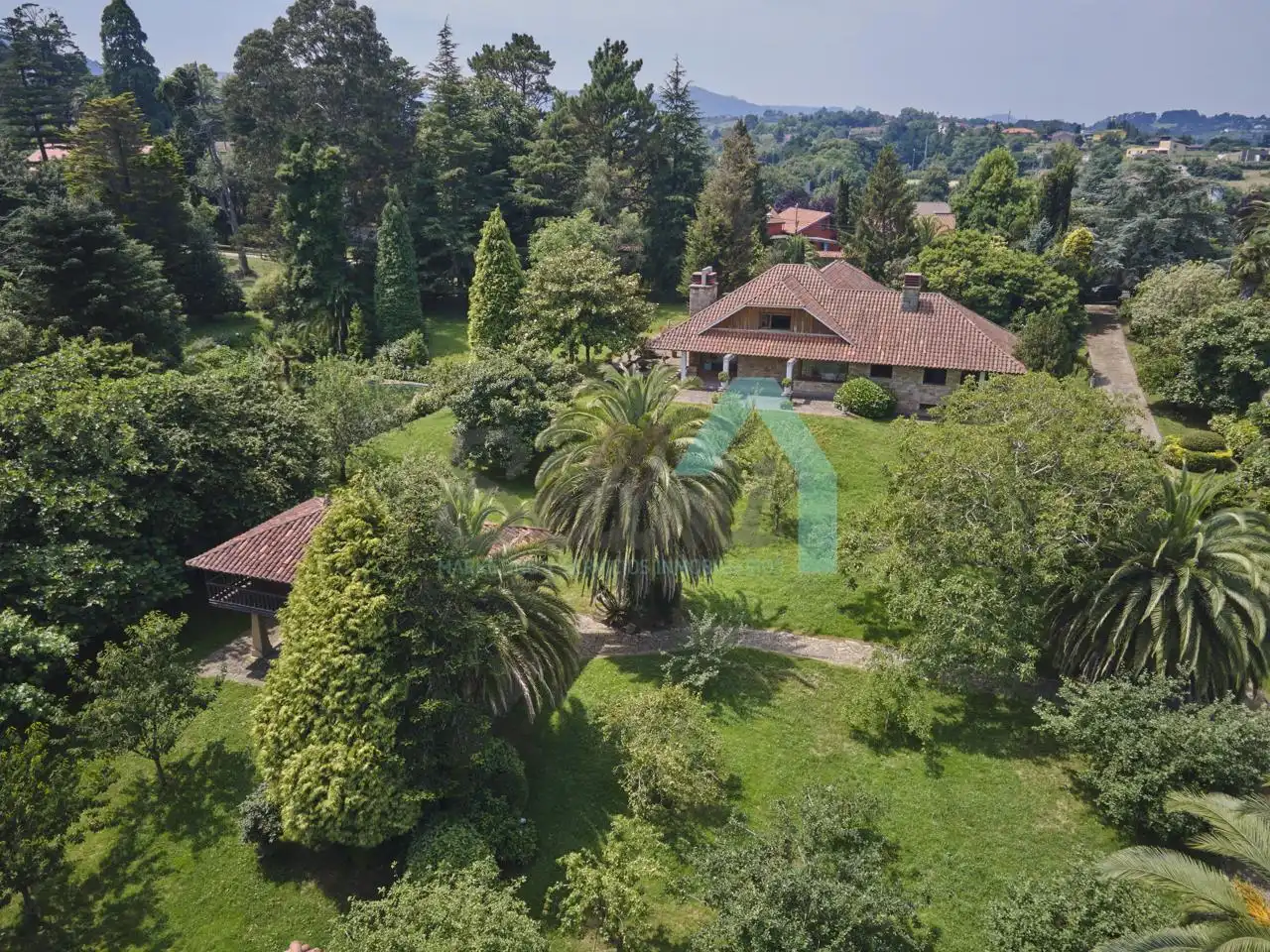 Jardí de Casa o xalet en venda en Gijón  amb Aire condicionat, Jardí privat i Parquet