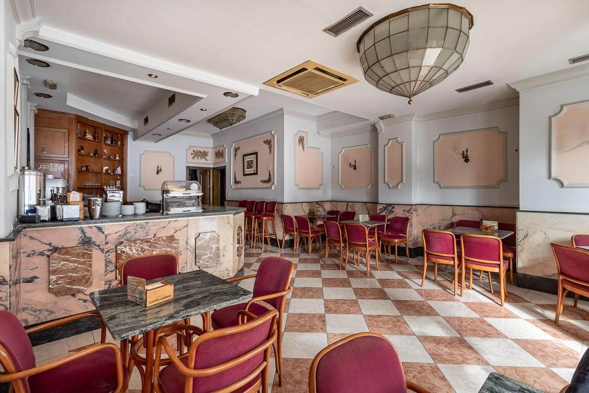 Premises for sale in  Granada Capital
