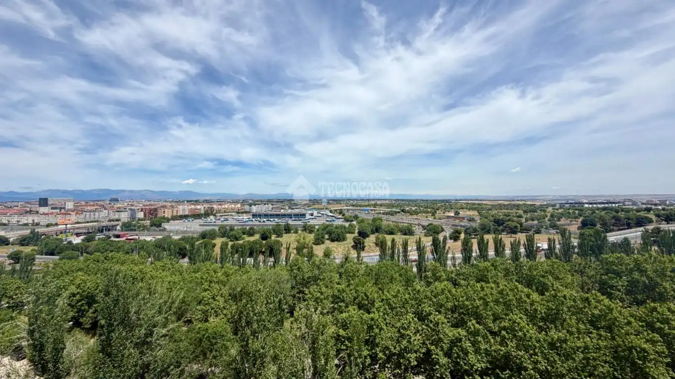 Piso en venta en Madrid con Calefacción y Terraza