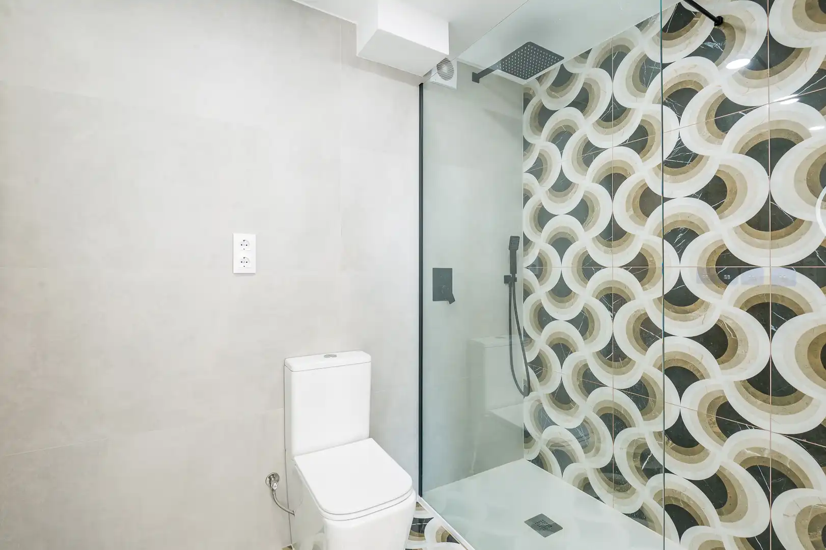 Baño de Piso en venta en Alicante / Alacant con Aire acondicionado, Terraza y Amueblado