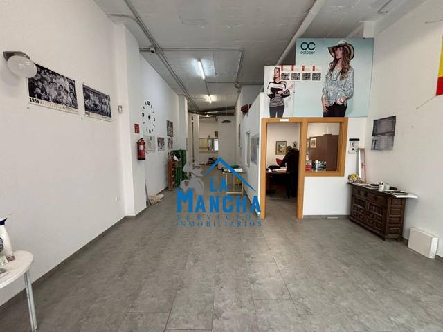 Local comercial en Alquiler en Calle OLIVA SABUCO DE NANTES en Parque Sur