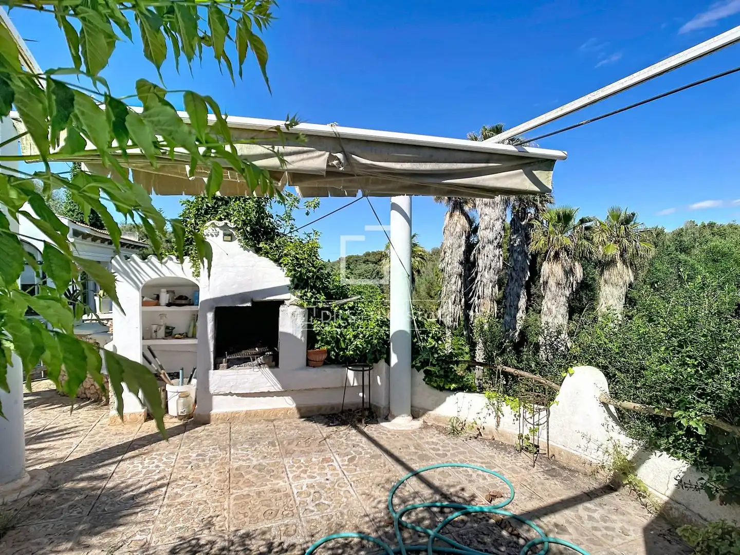 Vista exterior de Finca rústica en venda en Ciutadella de Menorca amb Aire condicionat, Jardí privat i Terrassa