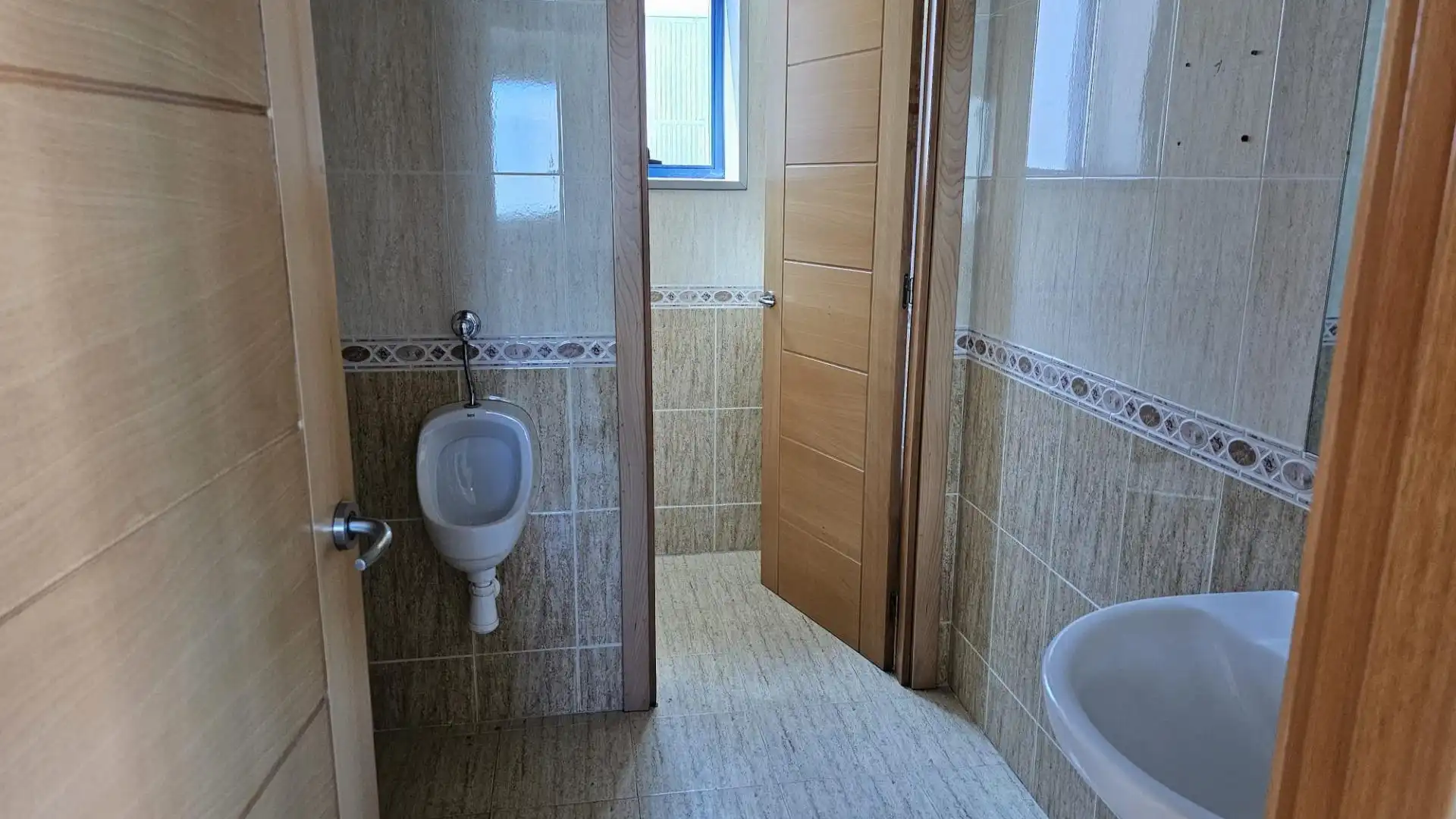 Bathroom of Industrial buildings for sale in Almodóvar del Río