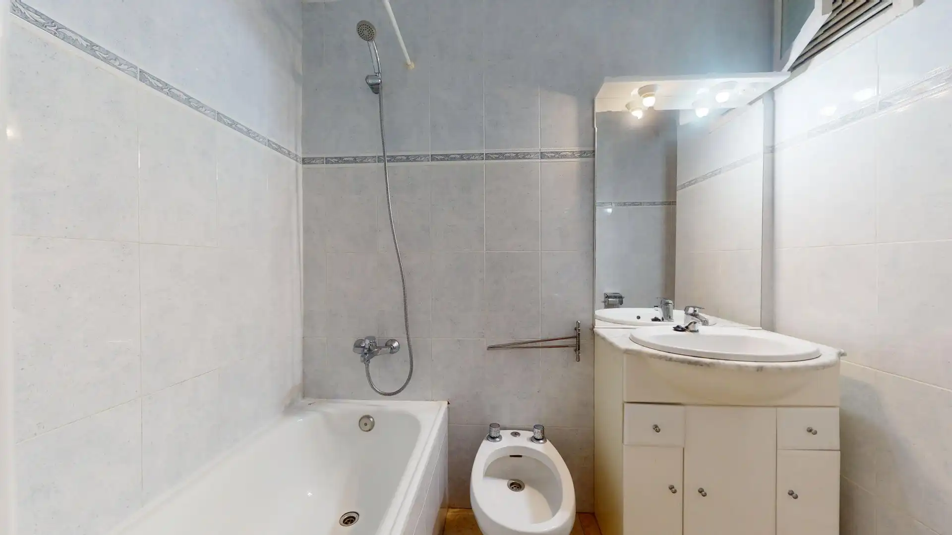 Bathroom of Flat for sale in Castell d'Aro, Platja d'Aro i s'Agaró  with Terrace