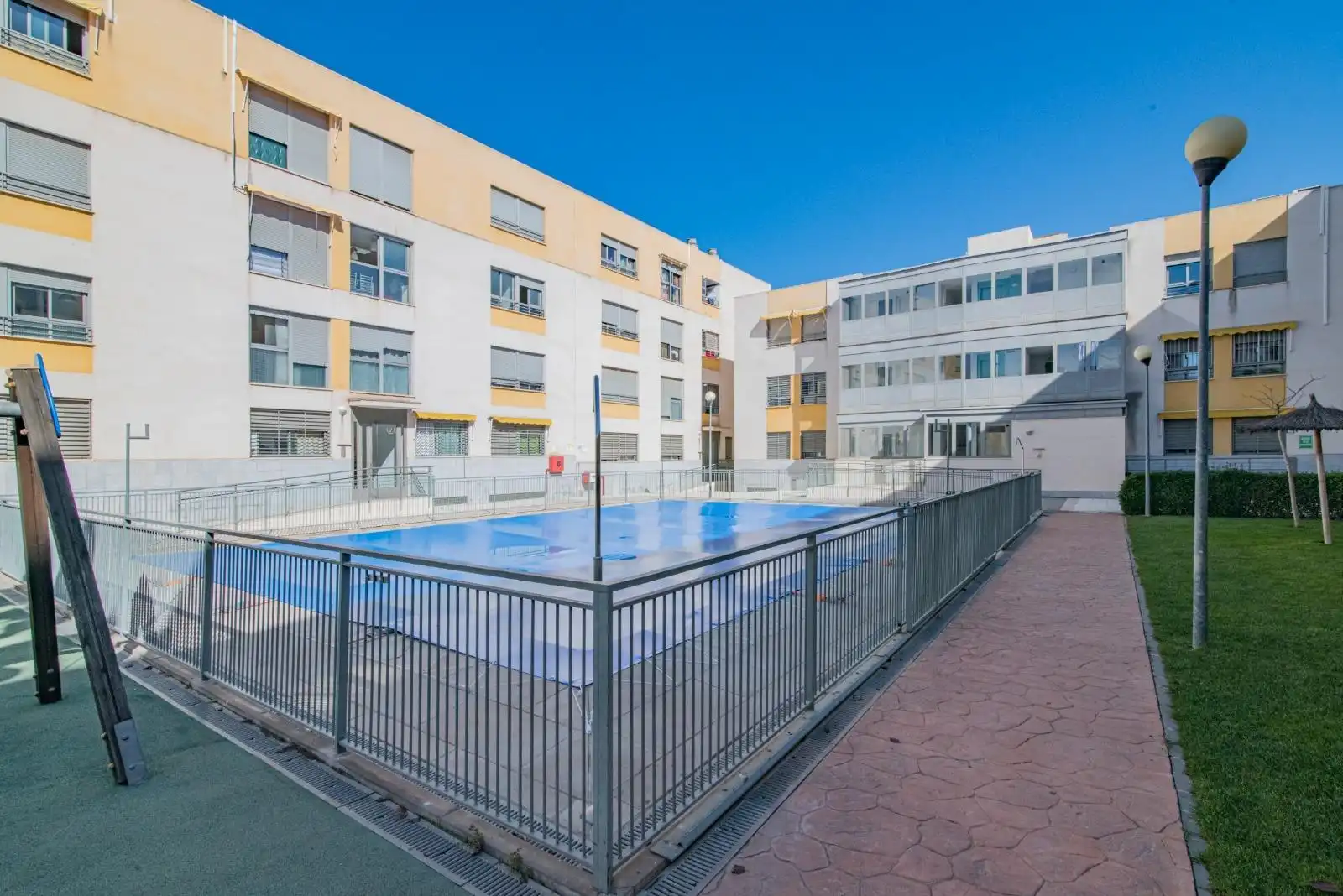Swimming pool of Flat for sale in Norte