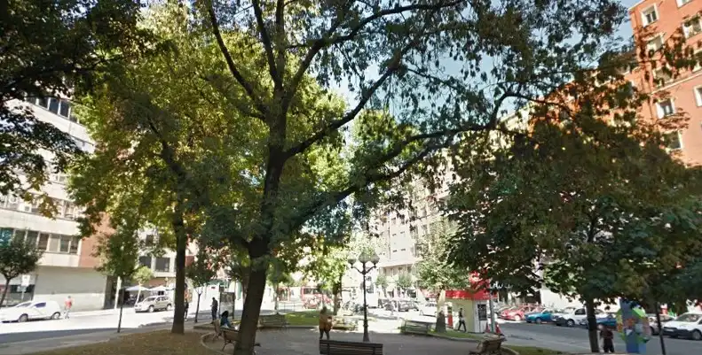 Vista exterior de Pis de lloguer en Bilbao  amb Calefacció, Moblat i Forn